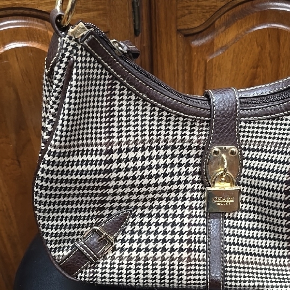 Chaps Black and White Houndstooth Shoulder Bag - Picture 4 of 14